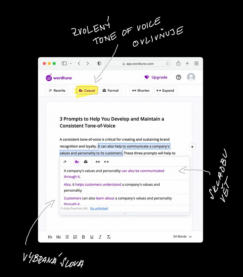 Wordtune nabízí tři přepisy označené věty v tónu Casual a ručně psané šipky ukazují, že zvolený tone of voice mění skladbu vět i slova