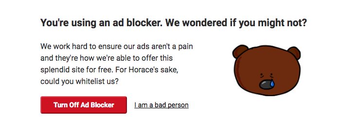 Výzva k vypnutí blokátoru reklam s plačícím medvídkem, kde se dá odmítnout jen odkazem „I am a bad person“